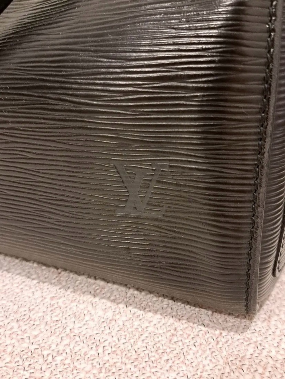 Louis Vuitton Black Epi Leather Speedy 25 - Picture 5 of 11